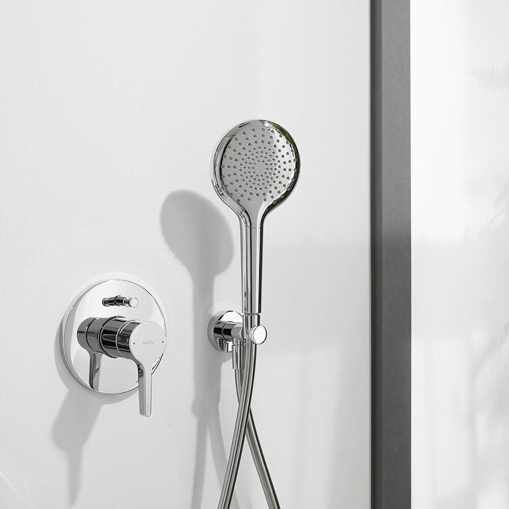 Duschbrause in moderner Glasdusche
