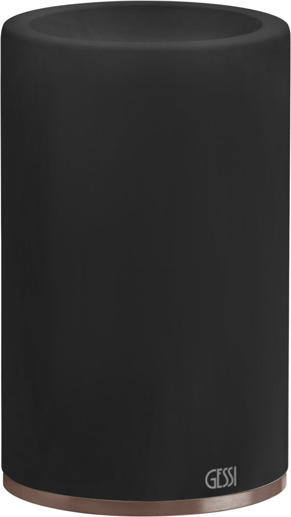 Portabicchiere Gessi 316, bicchiere in corian satinato nero, modello d'appoggio image number 0