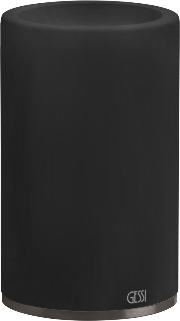 Portabicchiere Gessi 316, bicchiere in corian satinato nero, modello d'appoggio image number 0